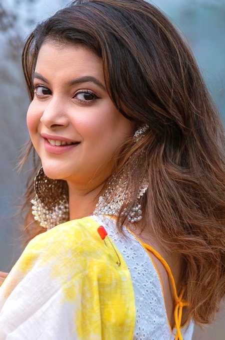 বাংলাদেশী নায়িকা চুদার কাহিনী